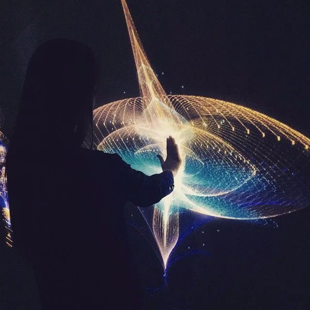 听说这个时空交互式展览活动策划的装置看起来像膜的洞穴 美陈网站 美陈前沿 