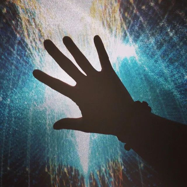 听说这个时空交互式展览活动策划的装置看起来像膜的洞穴 美陈网站 美陈前沿 