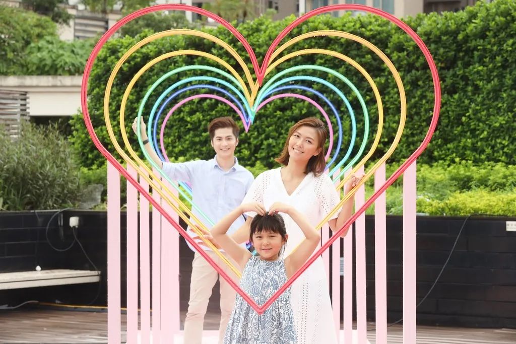 中秋节这波彩虹美陈展览活动装置日与夜各有绚丽姿态 美陈网站 美陈前沿 