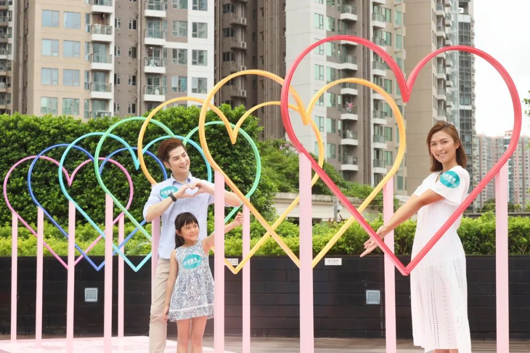 中秋节这波彩虹美陈展览活动装置日与夜各有绚丽姿态 美陈网站 美陈前沿 