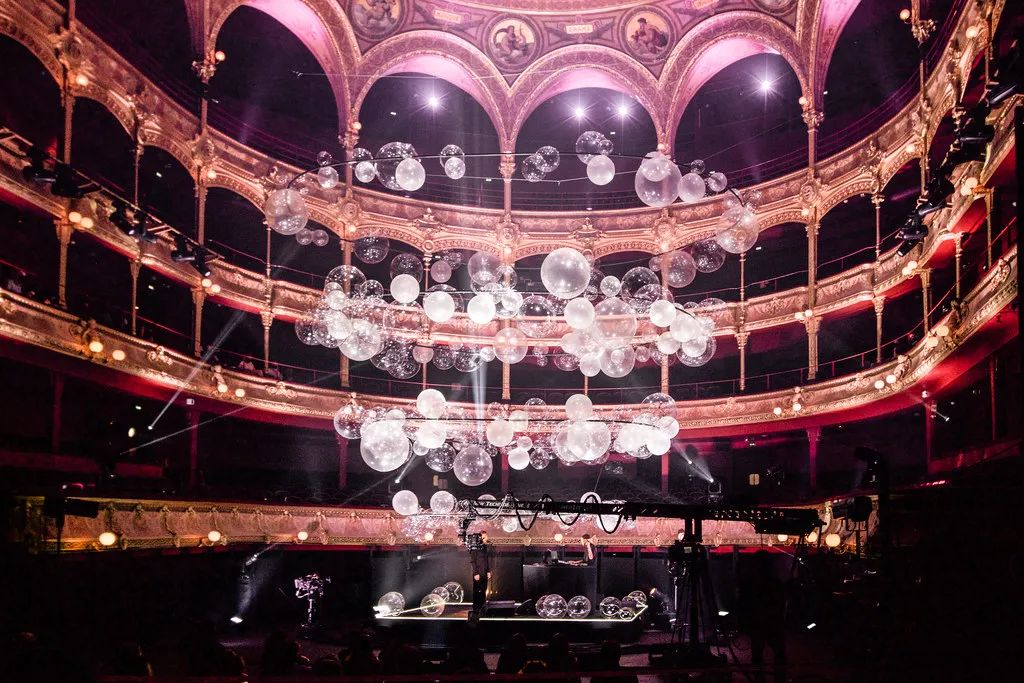 法国巴黎夏特莱大剧院的这个艺术活动装置策划美翻了！ 美陈网站 美陈前沿 
