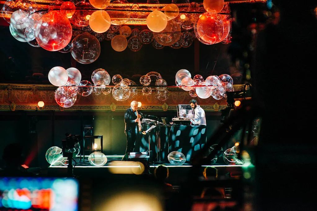 法国巴黎夏特莱大剧院的这个艺术活动装置策划美翻了！ 美陈网站 美陈前沿 