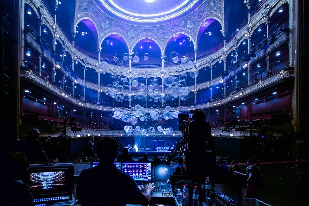 法国巴黎夏特莱大剧院的这个艺术活动装置策划美翻了！ 美陈网站 美陈前沿 