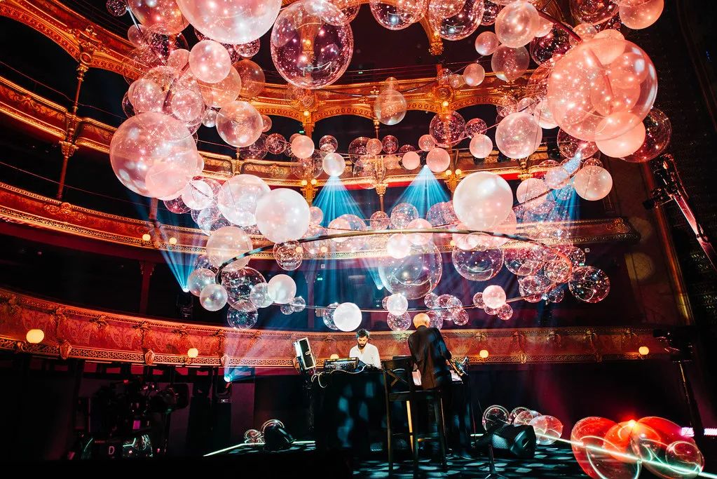 法国巴黎夏特莱大剧院的这个艺术活动装置策划美翻了！ 美陈网站 美陈前沿 