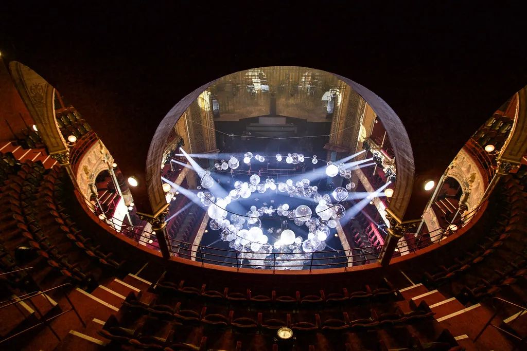 法国巴黎夏特莱大剧院的这个艺术活动装置策划美翻了！ 美陈网站 美陈前沿 