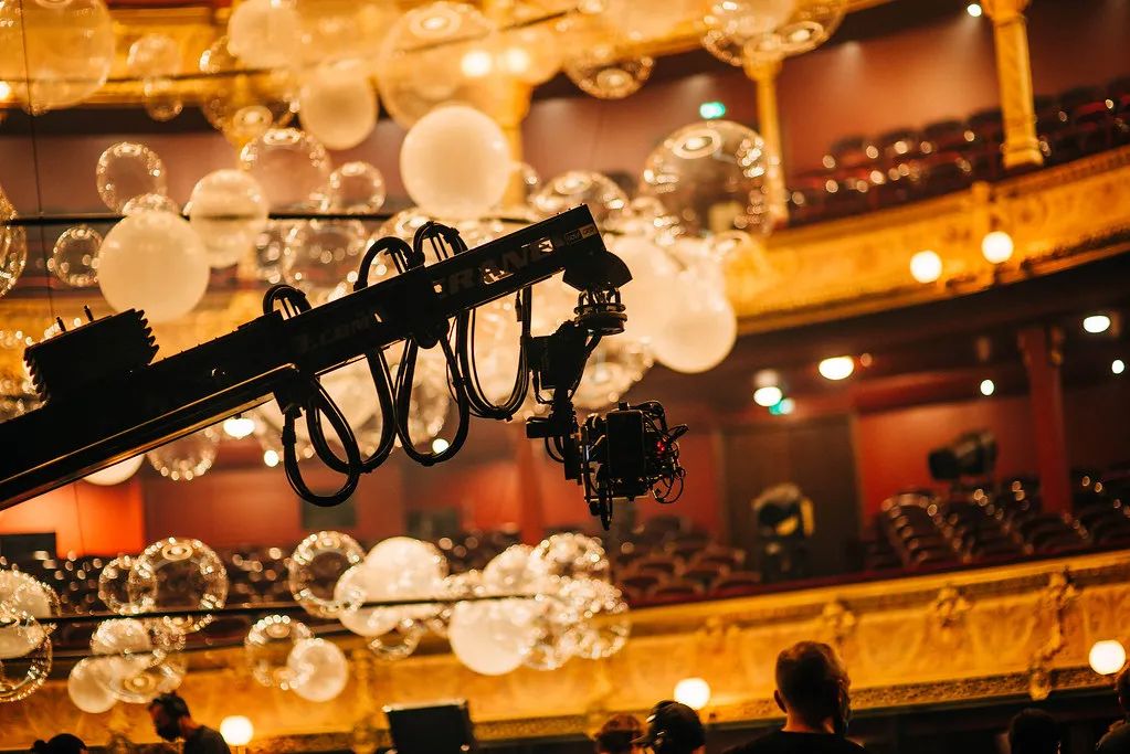 法国巴黎夏特莱大剧院的这个艺术活动装置策划美翻了！ 美陈网站 美陈前沿 