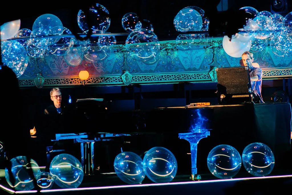 法国巴黎夏特莱大剧院的这个艺术活动装置策划美翻了！ 美陈网站 美陈前沿 