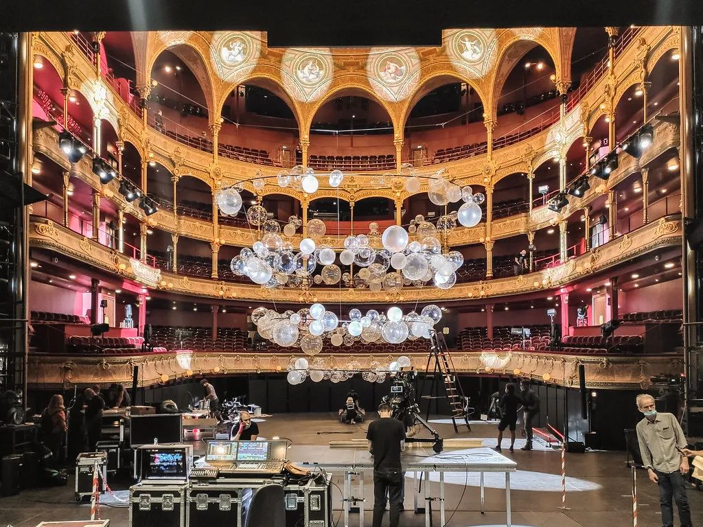 法国巴黎夏特莱大剧院的这个艺术活动装置策划美翻了！ 美陈网站 美陈前沿 