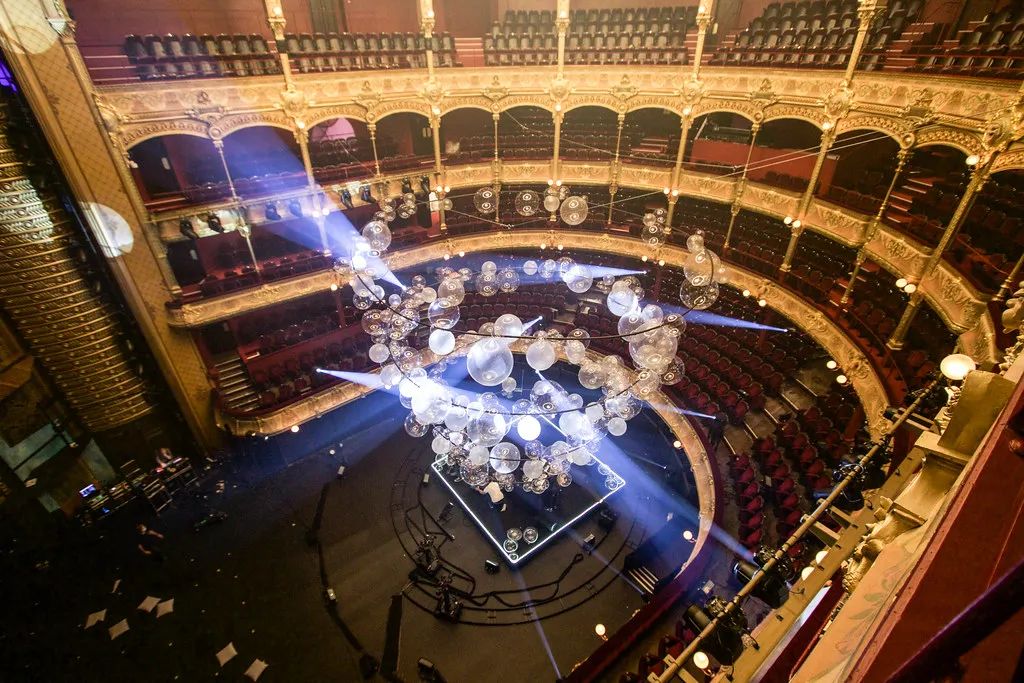 法国巴黎夏特莱大剧院的这个艺术活动装置策划美翻了！ 美陈网站 美陈前沿 