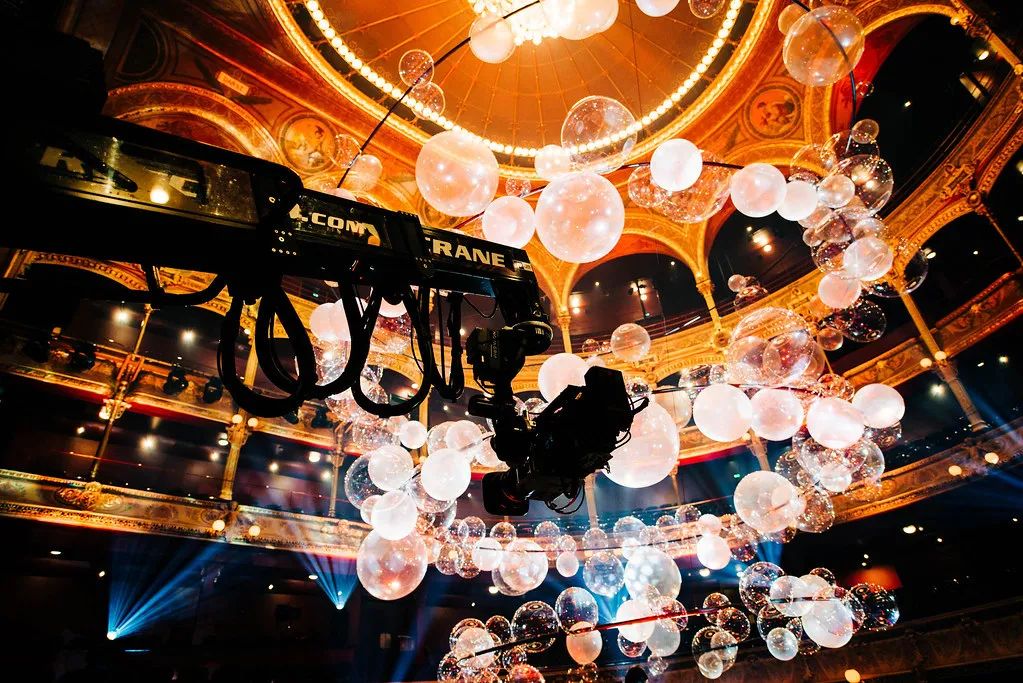 法国巴黎夏特莱大剧院的这个艺术活动装置策划美翻了！ 美陈网站 美陈前沿 