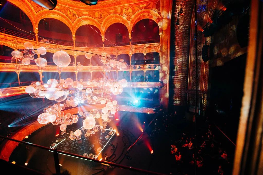 法国巴黎夏特莱大剧院的这个艺术活动装置策划美翻了！ 美陈网站 美陈前沿 