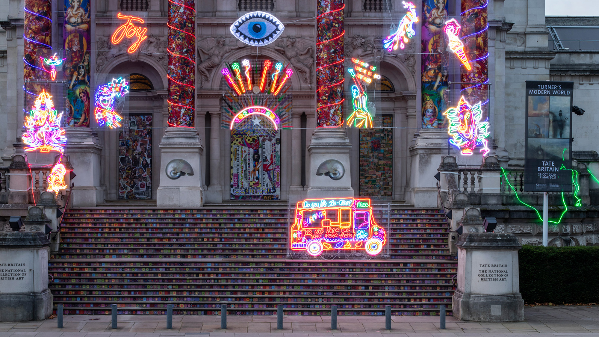 Cloaked in Light, Tate Britain Celebrates Diwali Through an Eclectic Technicolor Installation | 国外美陈 美陈网站 美陈前沿 