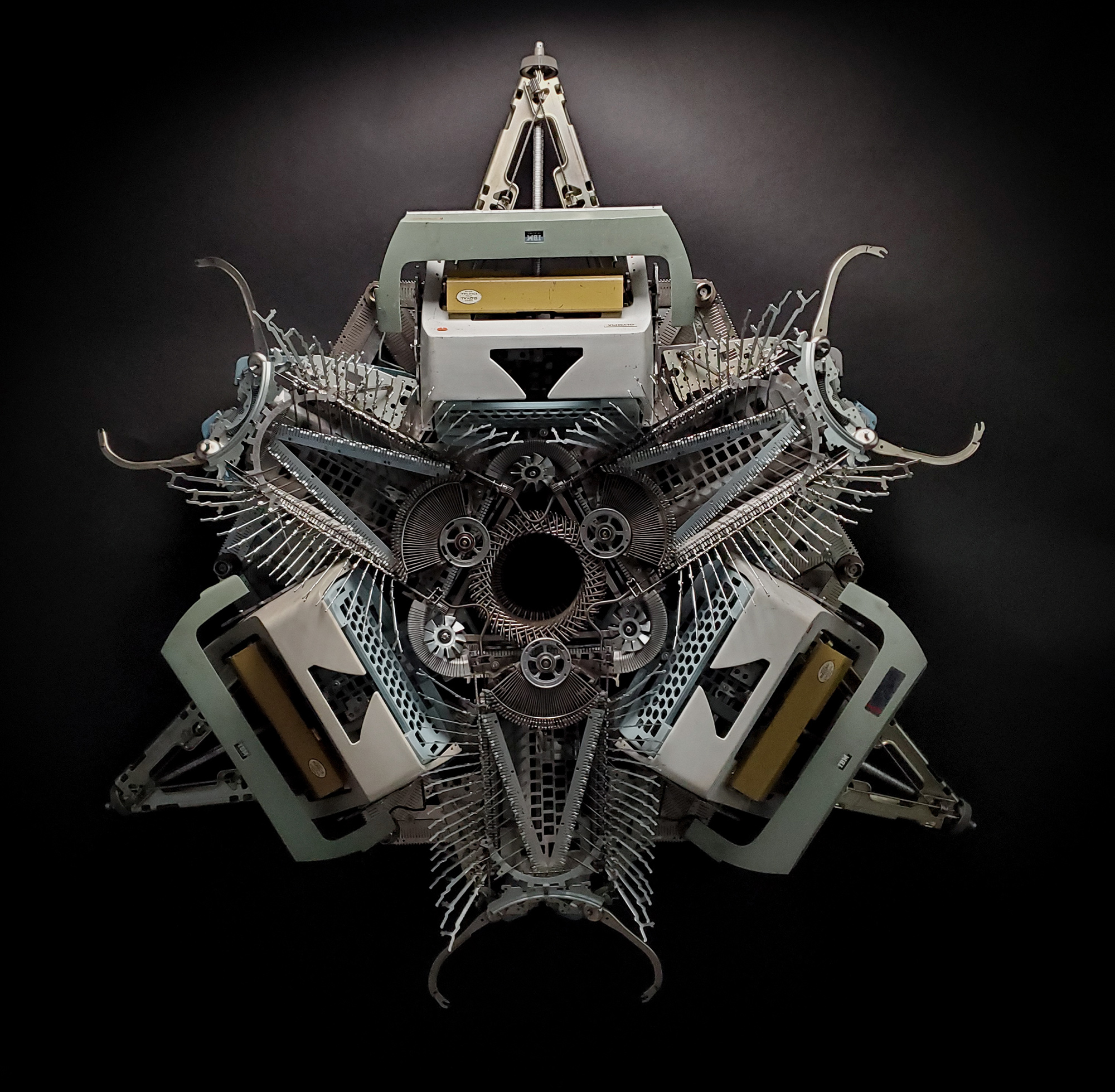 Symmetrical Typewriter Sculptures by Artist Jeremy Mayer Merge the Organic and Manufactured | 国外美陈 美陈网站 美陈前沿 