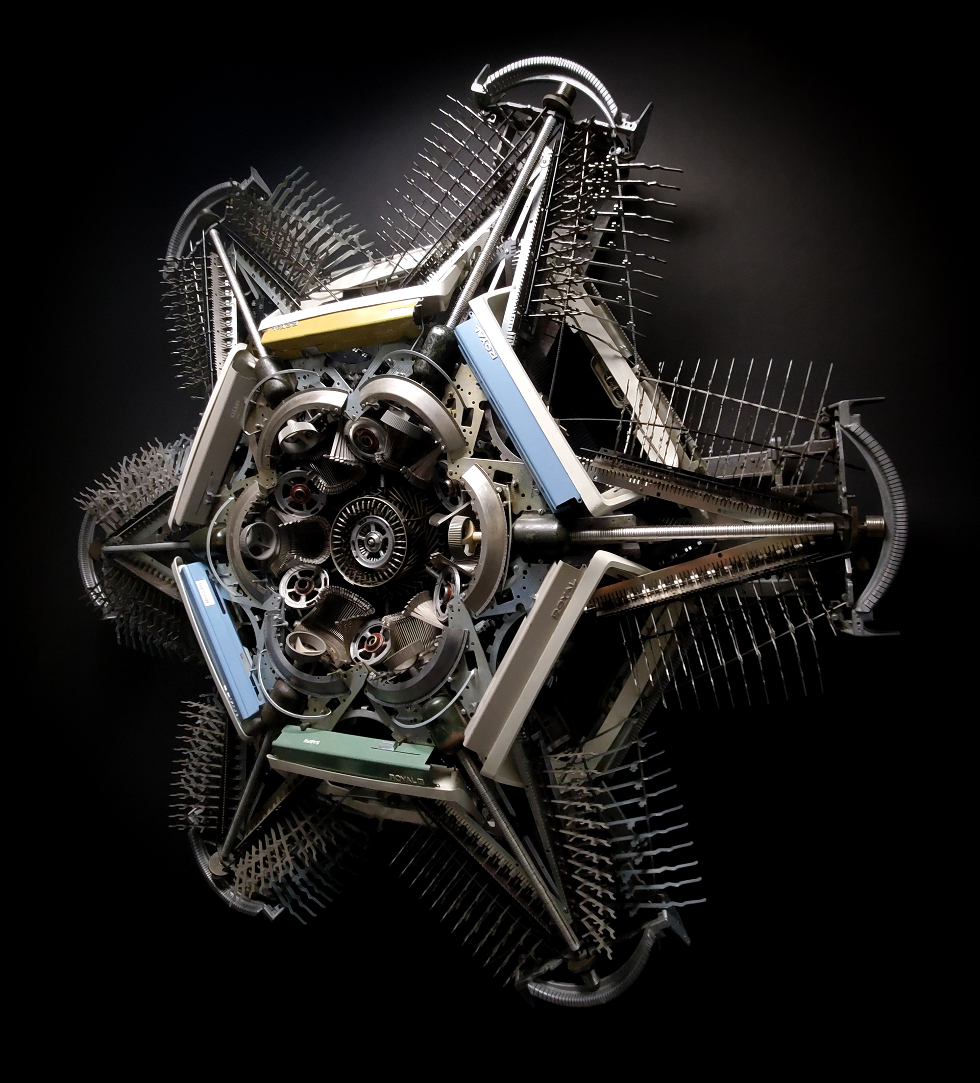 Symmetrical Typewriter Sculptures by Artist Jeremy Mayer Merge the Organic and Manufactured | 国外美陈 美陈网站 美陈前沿 