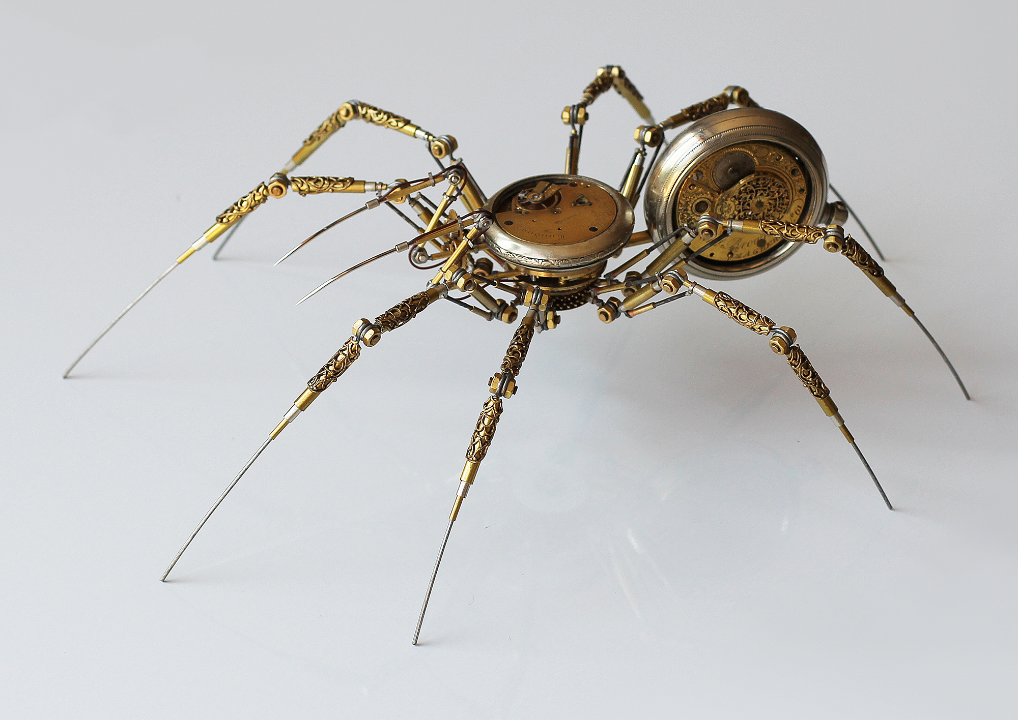 Antique Watches, Cameras, and Medical Equipment Morph Into Meticulous Steampunk Spiders | 国外美陈 美陈网站 美陈前沿 
