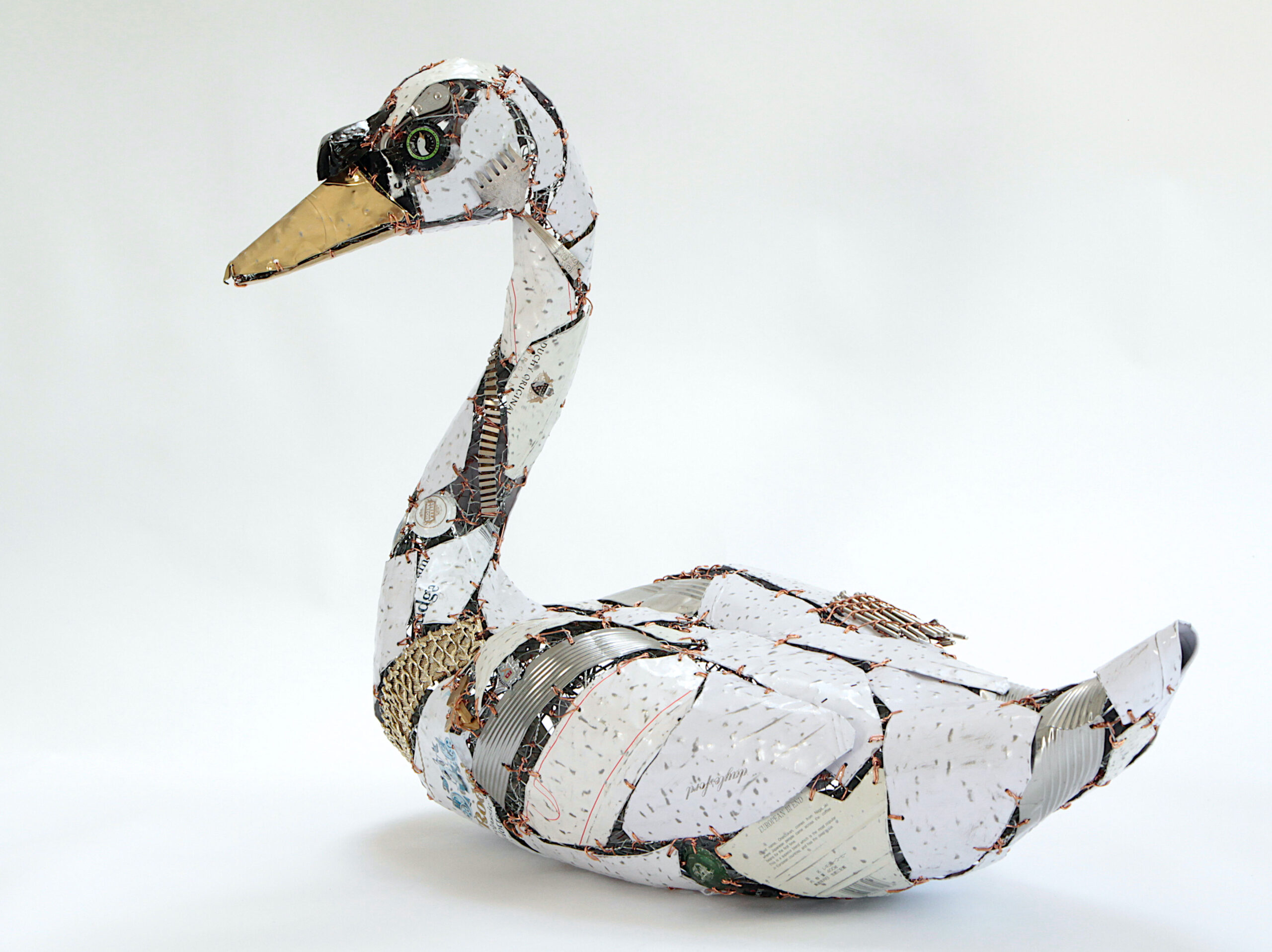 Recycled Scraps and Discarded Objects Are Fashioned Into an Eccentric Menagerie of Metal Animals | 国外美陈 美陈网站 美陈前沿 