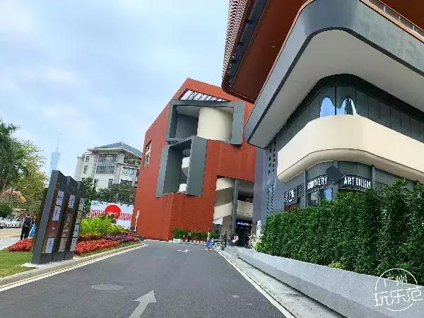 广州新拍摄地标，白色旋转楼梯免费拍！还有热气球、镜屋……