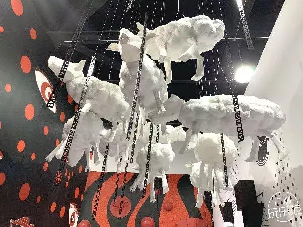 广州新拍摄地标，白色旋转楼梯免费拍！还有热气球、镜屋……