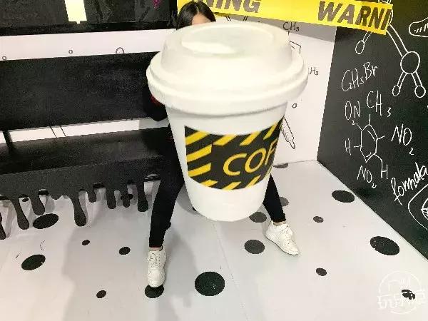 广州新拍摄地标，白色旋转楼梯免费拍！还有热气球、镜屋……