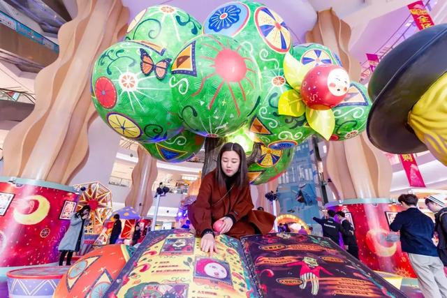 “爱有引力”全球首展！32㎡空间打造100000m³奇幻世界