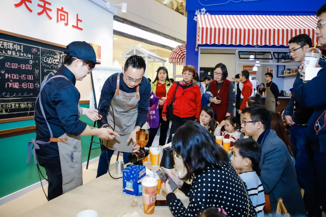 连咖啡×光明「童年时光杯」快闪店 in 上海静安大悦城 - 美陈网站 美陈推荐 美陈网站 美陈前沿 