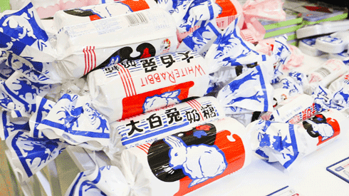 期待已久的LuOne X 大白兔60周年展览诞生啦！2.gif