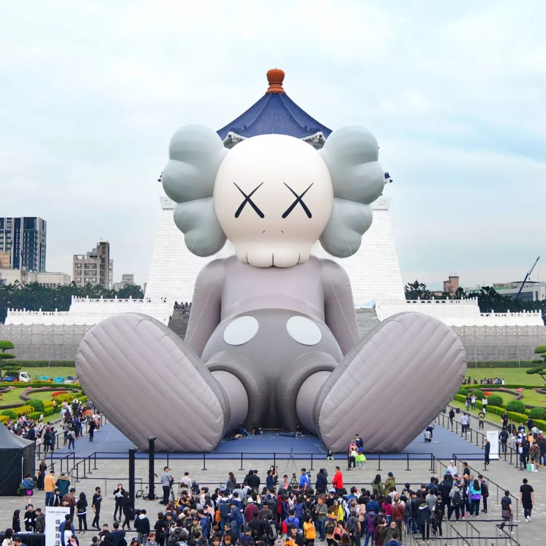 “KAWS:HOLIDAY”日本站即将开幕，这次有 KAWS 迄今为止打造的最大雕塑 - 美陈网站 美陈推荐 美陈网站 美陈前沿 