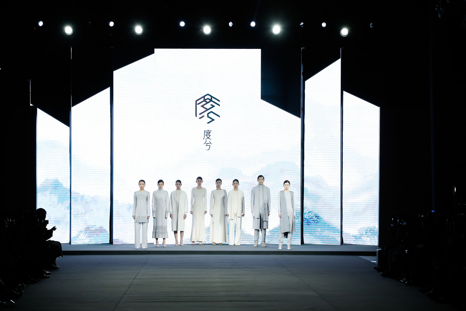 2020北京消费月闭幕式暨国潮京品大秀电子签约iPad签约仪
