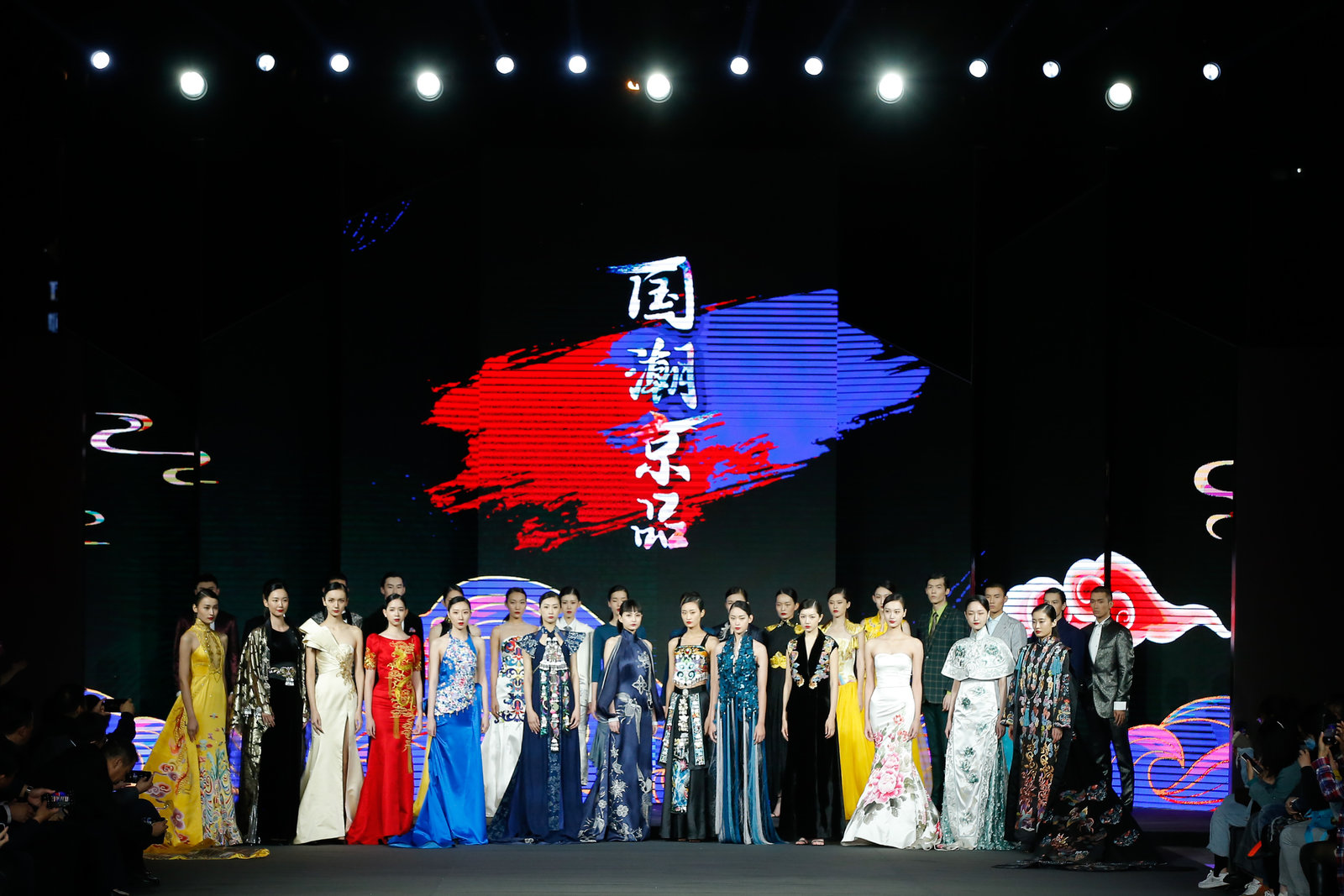 2020北京消费月闭幕式暨国潮京品大秀电子签约iPad签约仪