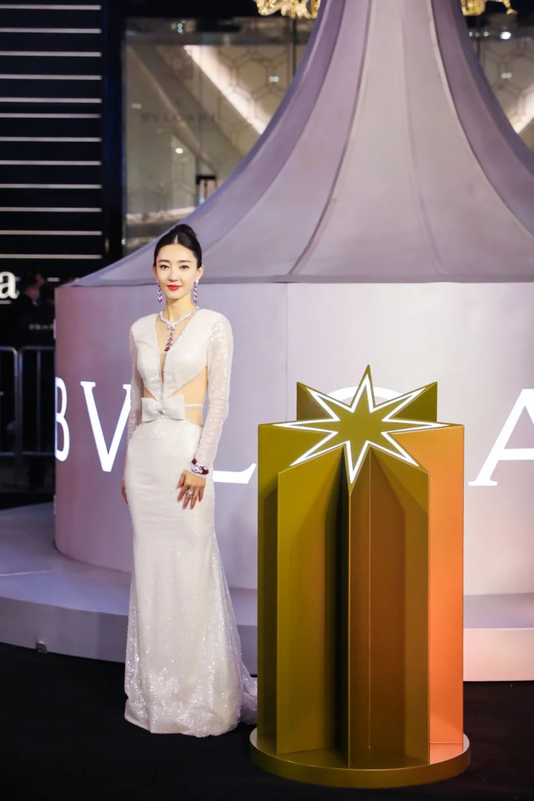 “宝格丽”蛇形灯光艺术装置