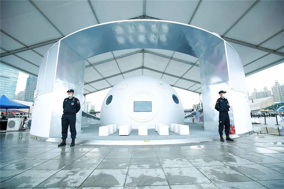 2020华为nova7大连星海广场梦幻星球馆