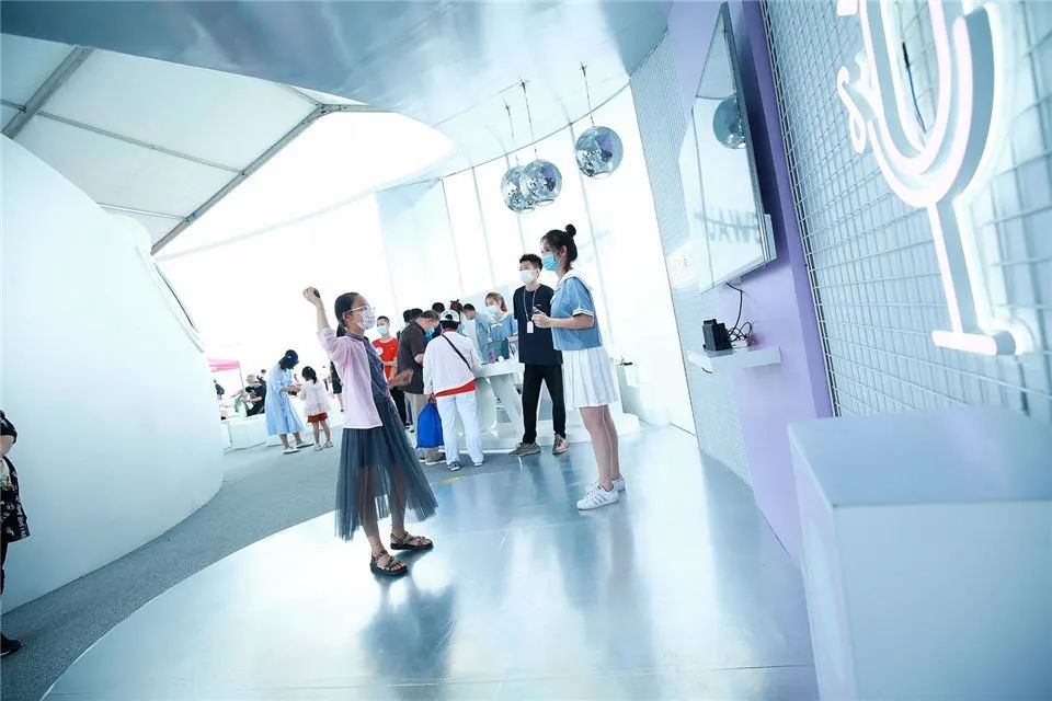 2020华为nova7大连星海广场梦幻星球馆