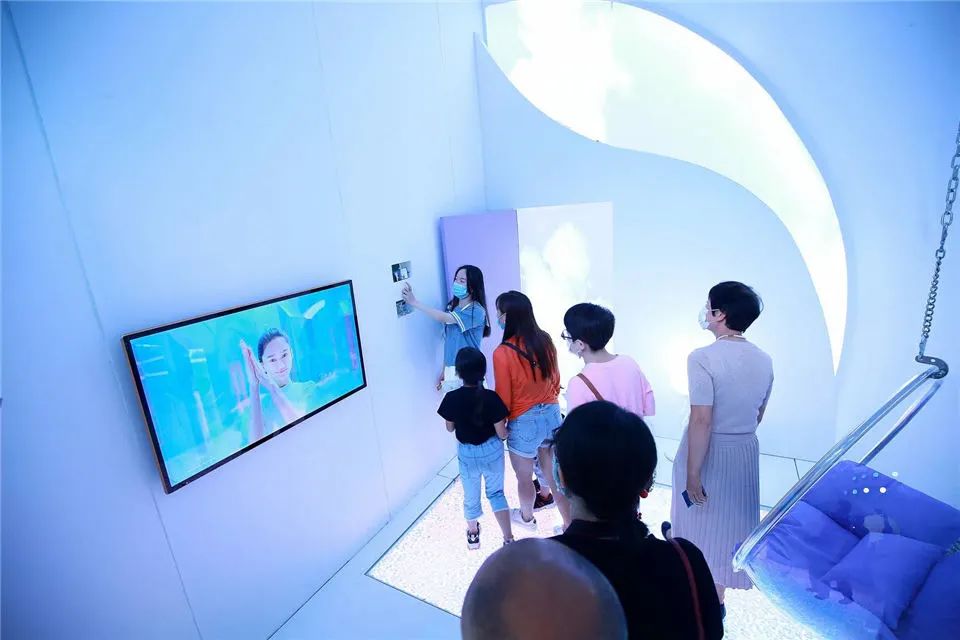 2020华为nova7大连星海广场梦幻星球馆
