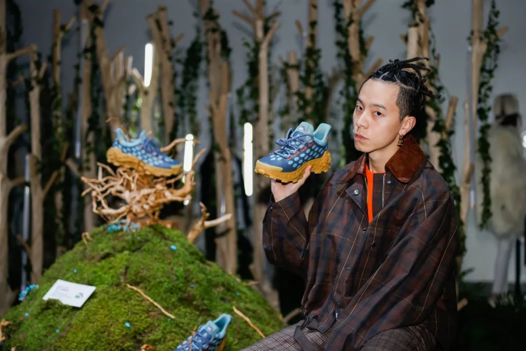 安踏巢鞋森系沉浸式发布会