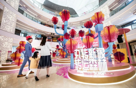重庆弹子石万象汇新春美陈“转运森林”