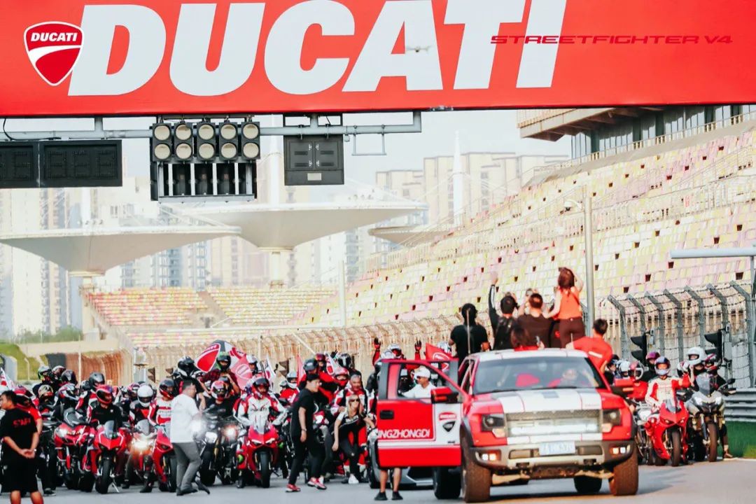 杜卡迪全新街霸V4上市发布会