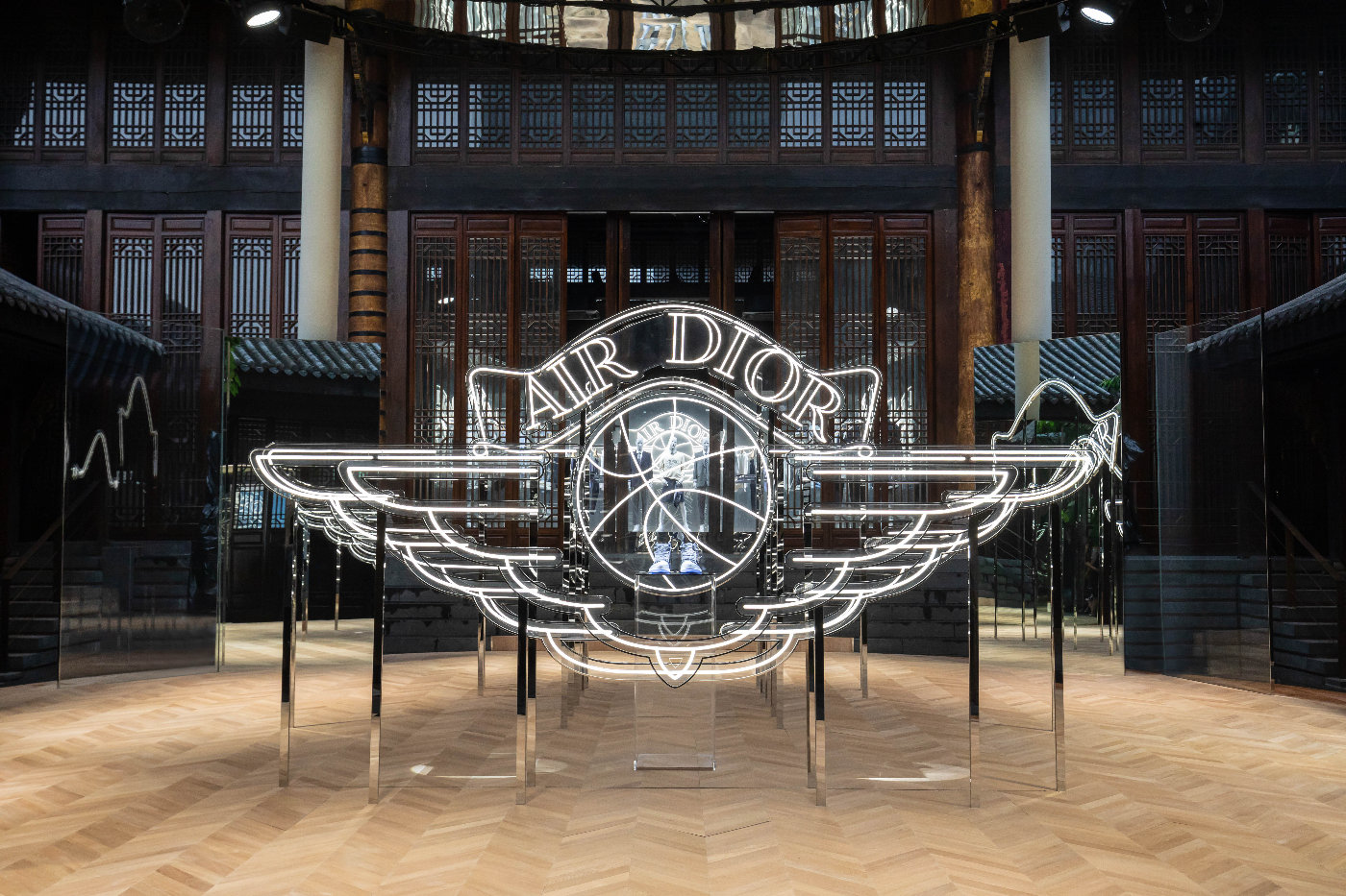 迪奥AIR DIOR于成都远洋太古里盛大开幕