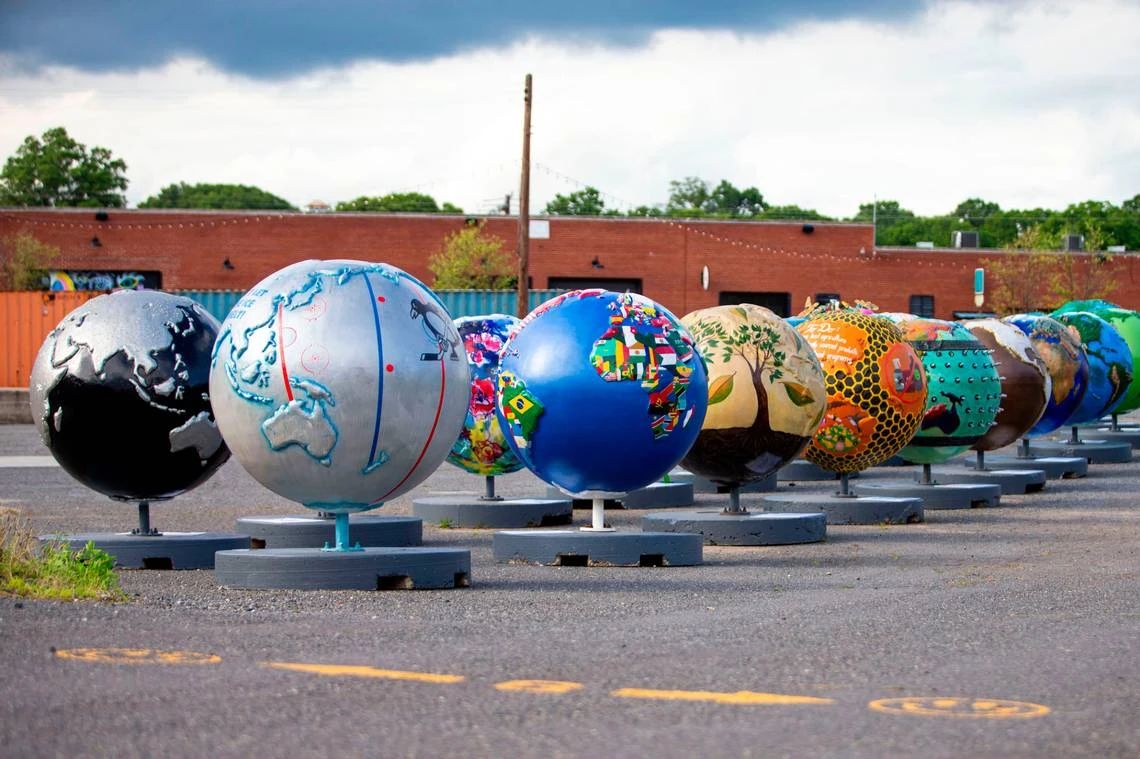 “Cool Globes”户外公共艺术展