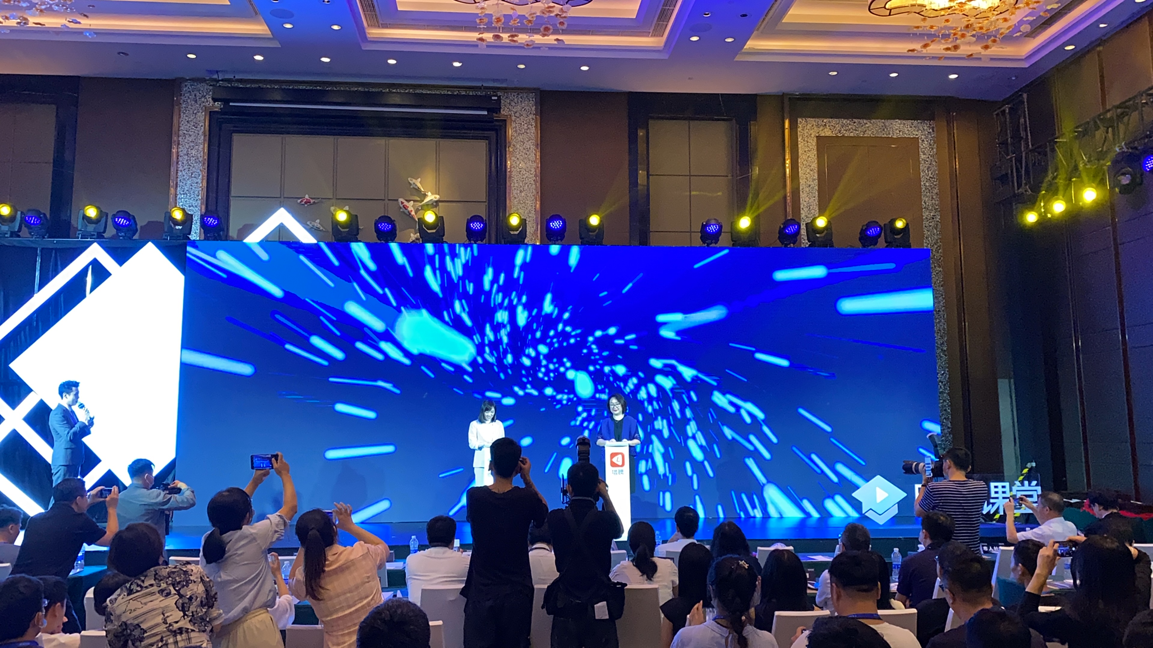ipad签约，腾讯课堂与猎聘战略合作签约仪式
