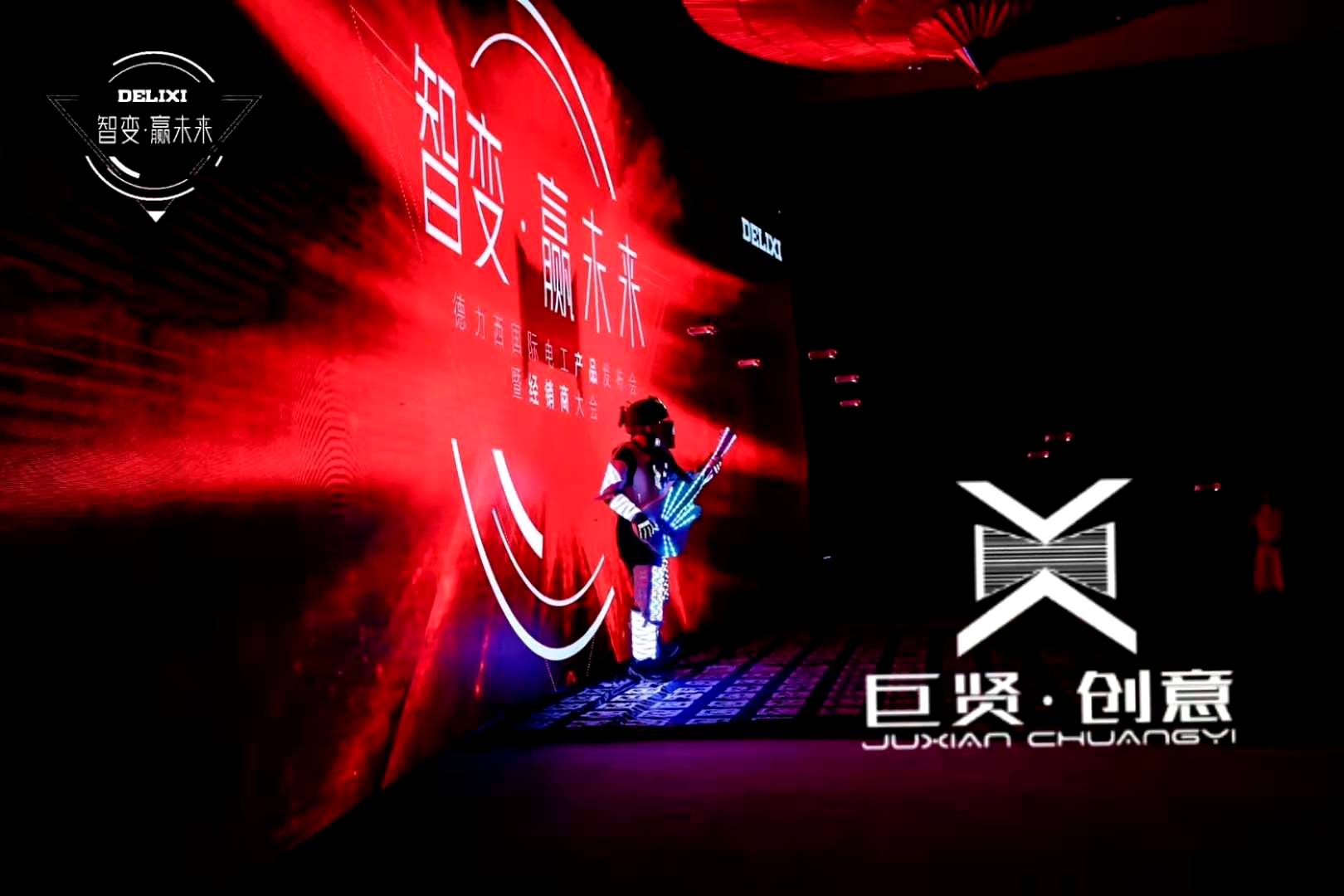 无人机表演、钢铁侠人机共舞