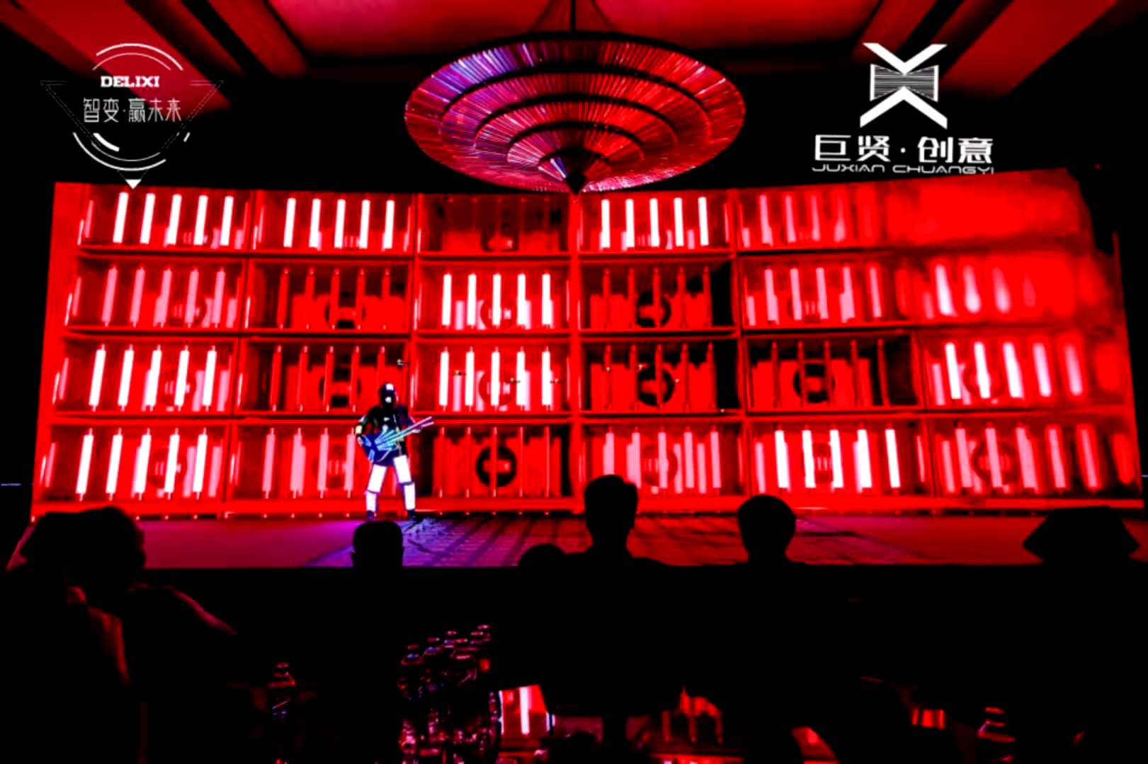 无人机表演、钢铁侠人机共舞