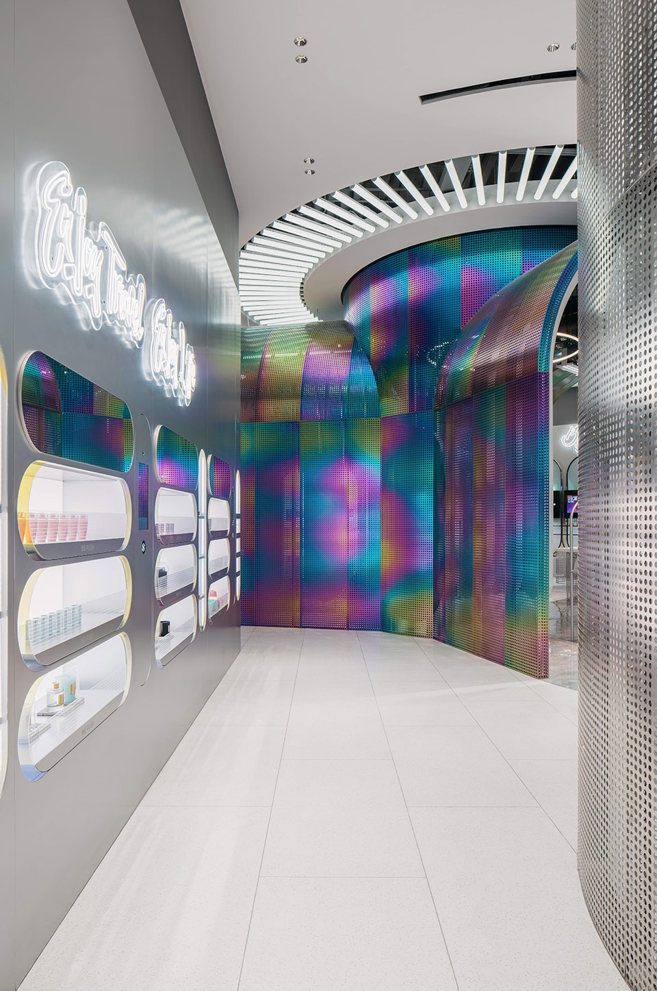 B+Tube油罐智能新零售美妆集合店，长沙