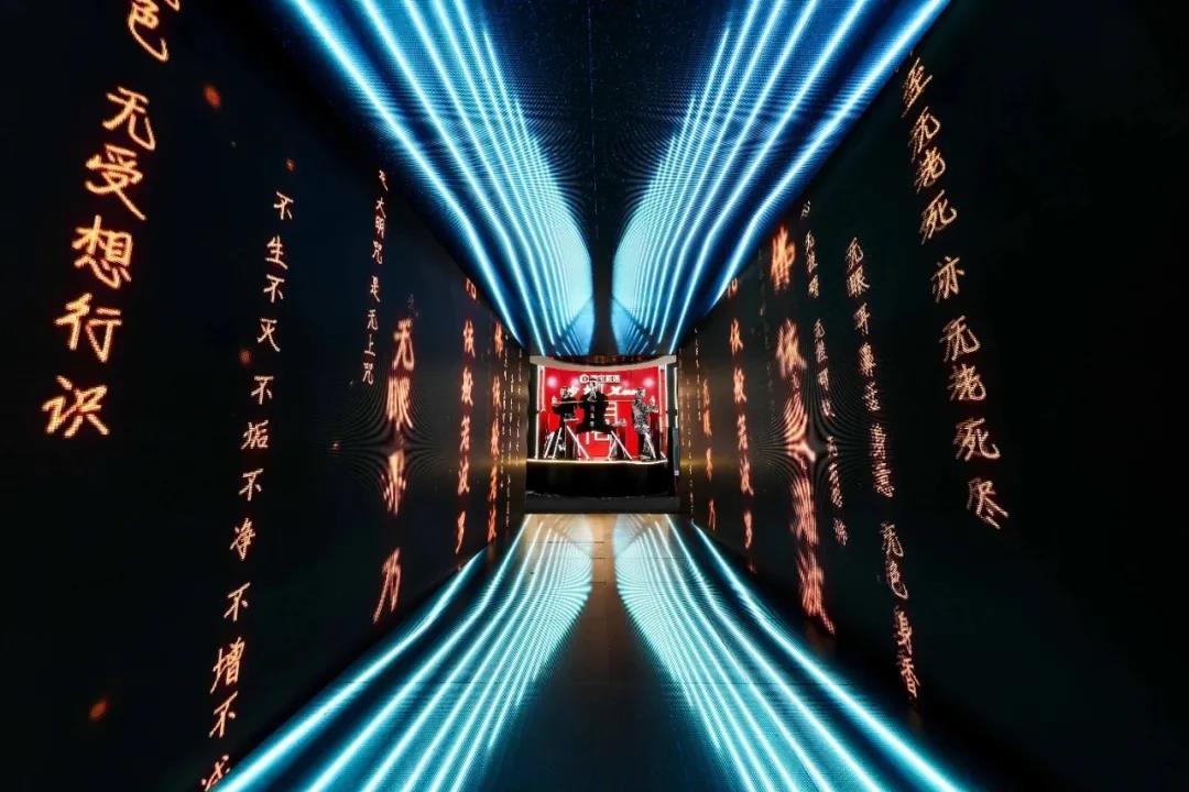 特步x少林联名主题快闪店登陆上海新天地