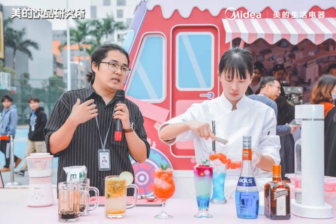 美的xCHALI茶里“圣诞饮品充能站”