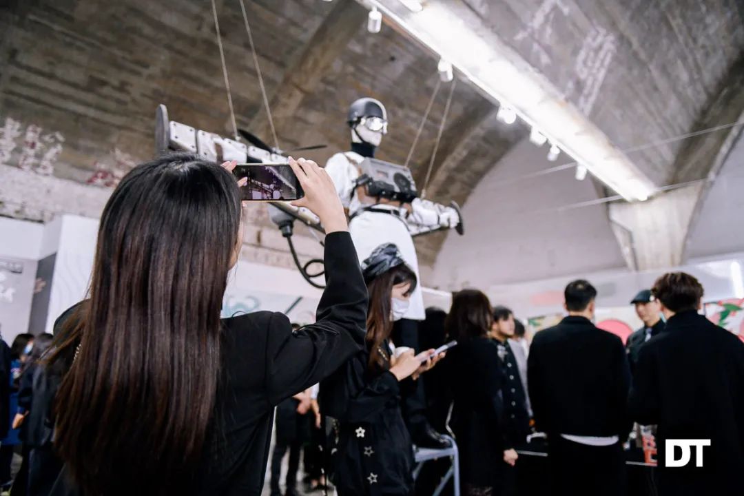 DT艺术展 | 钢筋水泥中分割重组了空间