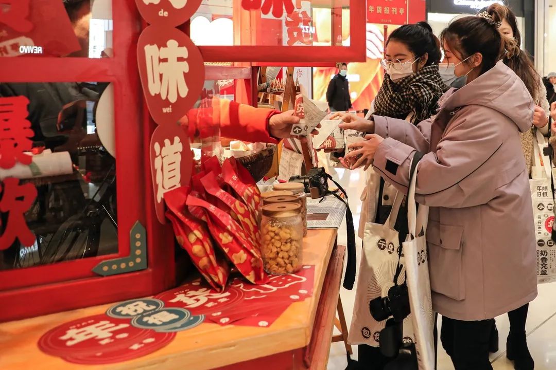 百草味“年货报刊亭”体验年味