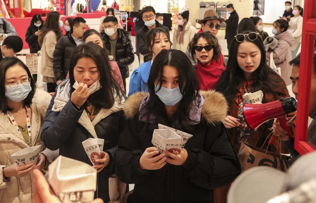百草味“年货报刊亭”体验年味