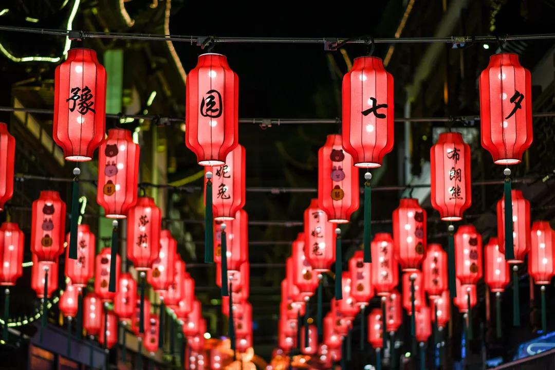 LINE FRIENDS携手豫园商城 举办七夕情人节庙会活动