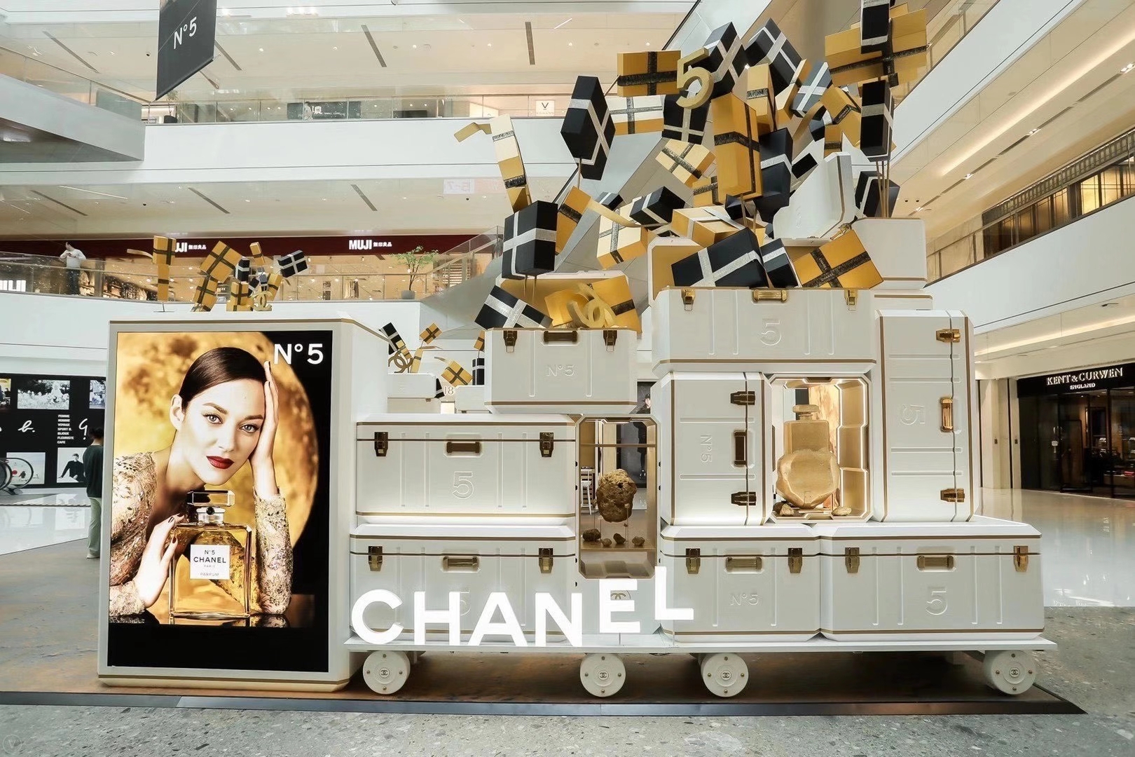 CHANEL香奈儿五号巡展