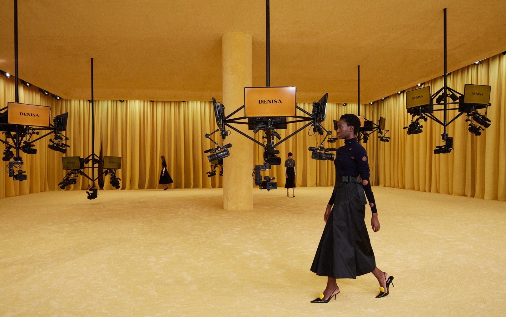 Prada2021春夏女装时装秀